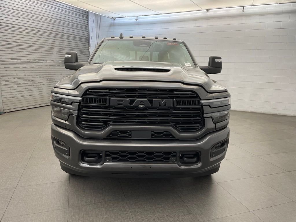 New 2026 Granite Crystal Metallic Clear-Coat Exterior Paint RAM Laramie DRW image 9