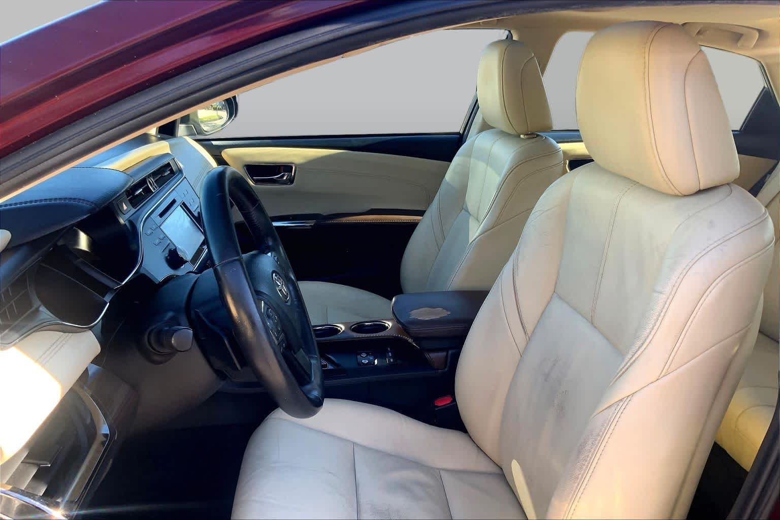 Used 2015 Ooh La La Rouge Mica Toyota XLE Touring image 16
