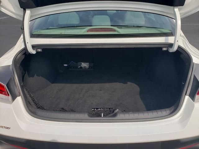 Used 2025 White Hyundai SEL Convenience image 7