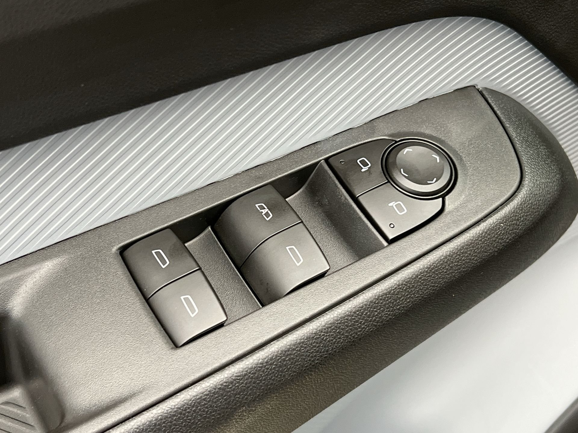2027 Chevrolet Bolt LT - Photo 65