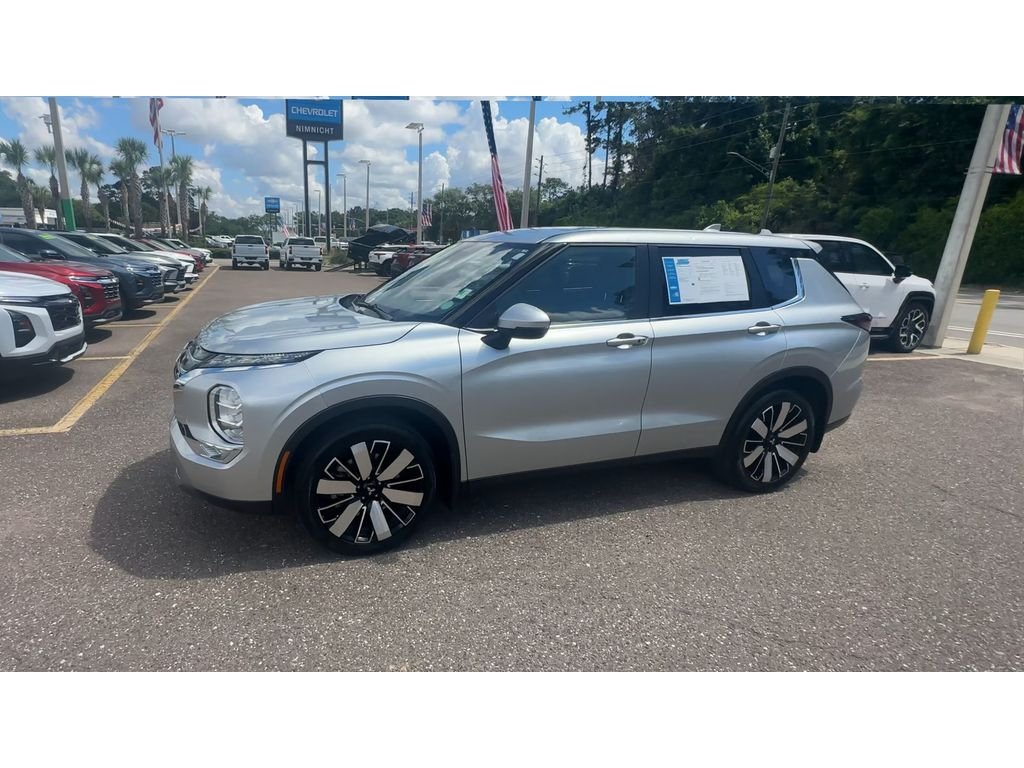 Used 2025 Silver Mitsubishi SE image 6