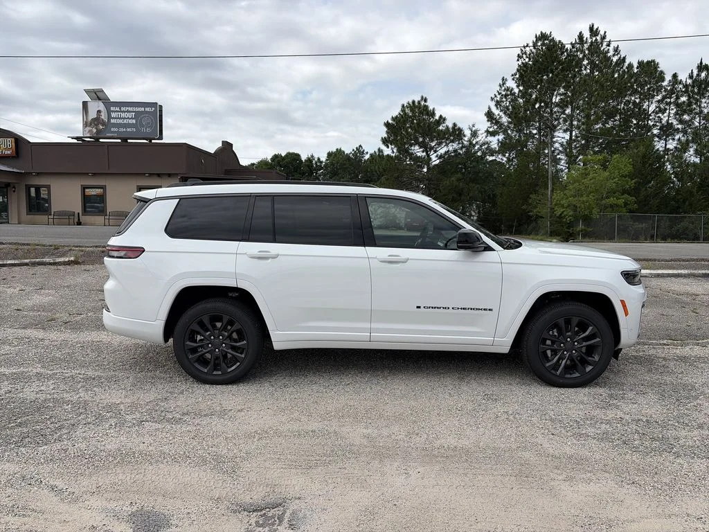 New 2026 Bright White Clear-Coat Exterior Paint Jeep Limited Reserve image 7