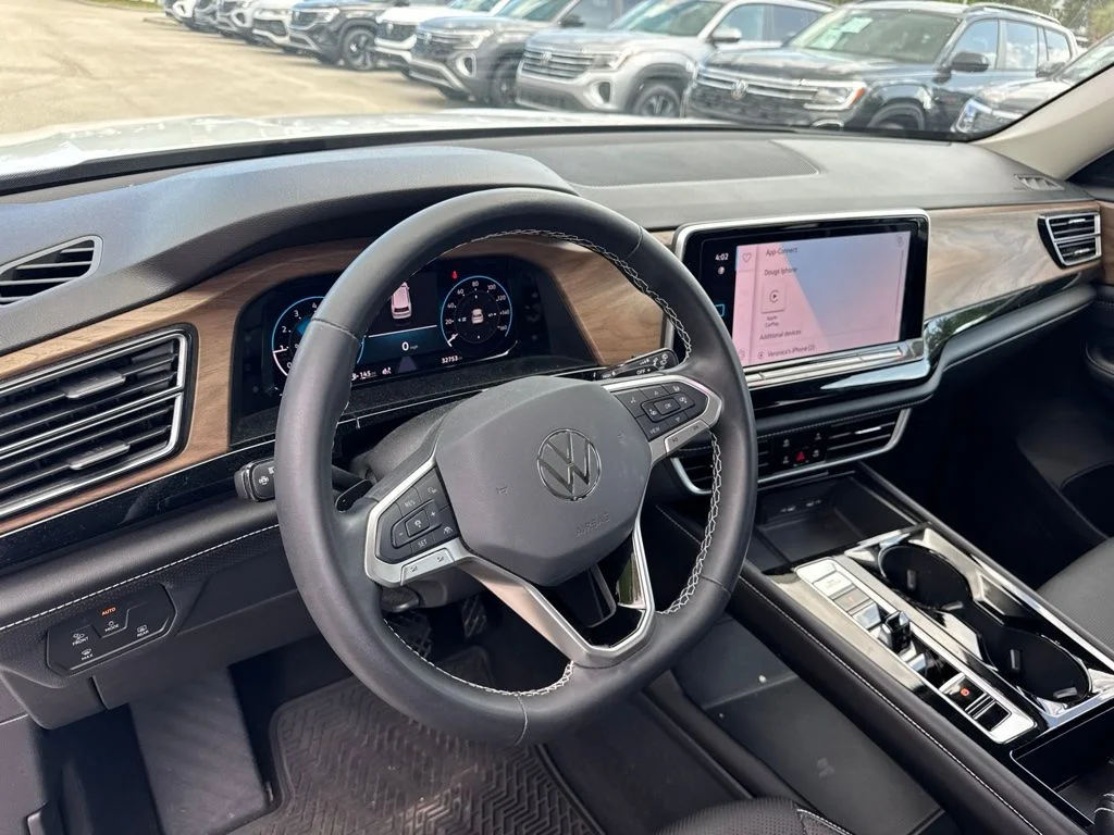 Used 2024 White Volkswagen 2.0T SE w/Technology image 9
