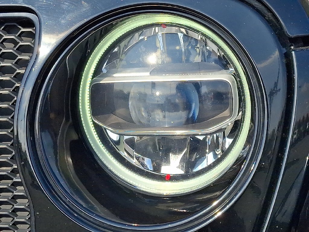 Used 2020 Black Jeep Unlimited Sahara High Altitude image 10