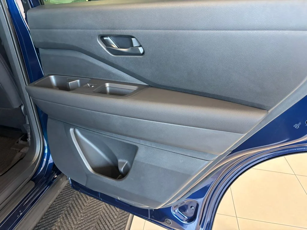 New 2026 Deep Ocean Blue Pearl Nissan SV image 31