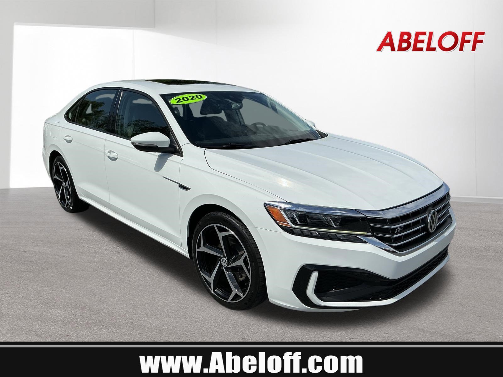 2020 Volkswagen Passat 2.0T R-Line Auto's photo