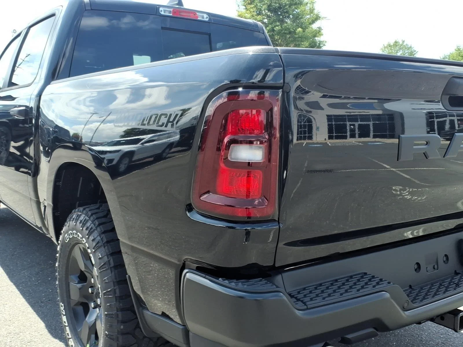 New 2026 Diamond Black Crystal Pearl-Coat Exterior Paint RAM Warlock image 16