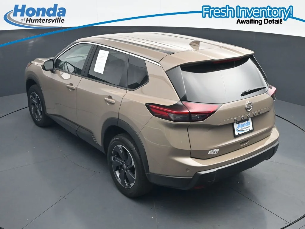 2025 Nissan Rogue SV - Photo 18