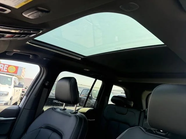New 2026 Diamond Black Crystal Pearl-Coat Exterior Paint Jeep Limited Reserve image 19