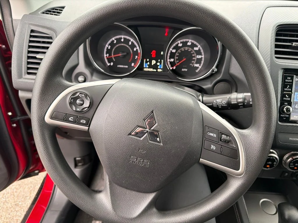 Used 2021  Mitsubishi 2.0 ES image 16