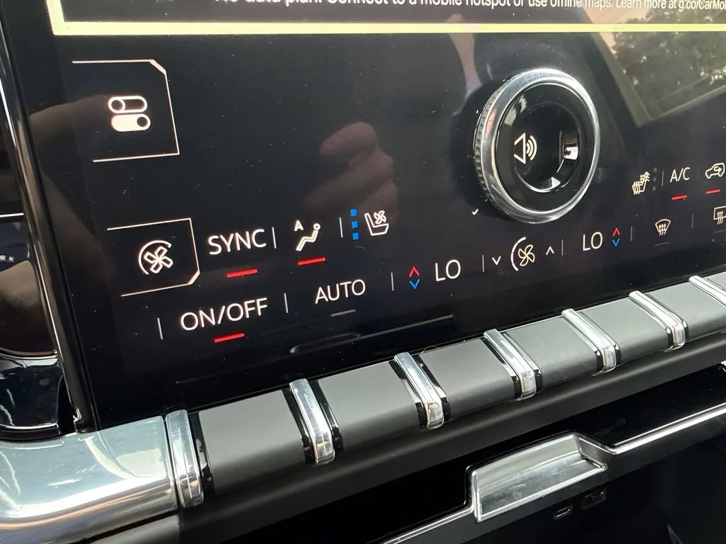 Used 2025 Sterling Metallic GMC Denali image 38