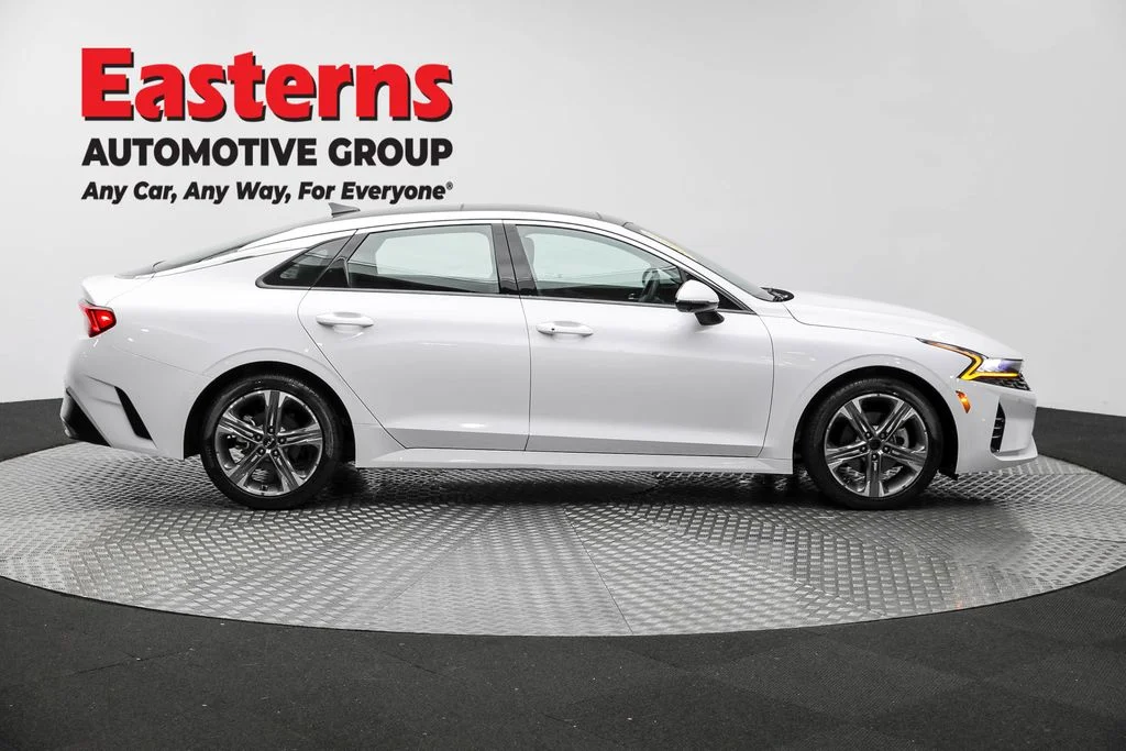 Used 2022 White Kia EX image 4