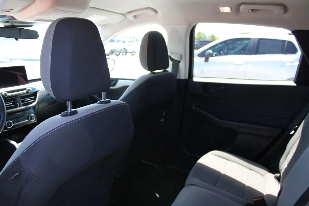 Used 2022 Oxford White Ford SE image 16