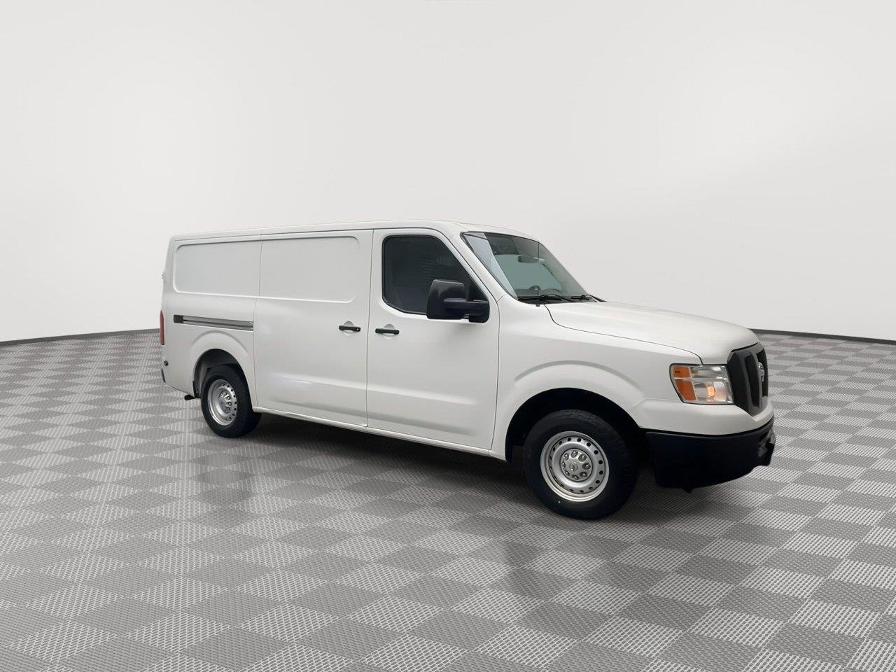 Used 2017 Glacier White Nissan S image 28