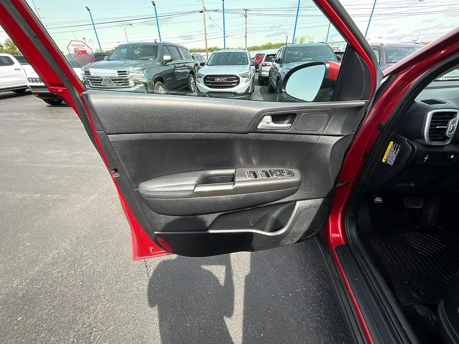 Used 2018 Red Kia LX image 11
