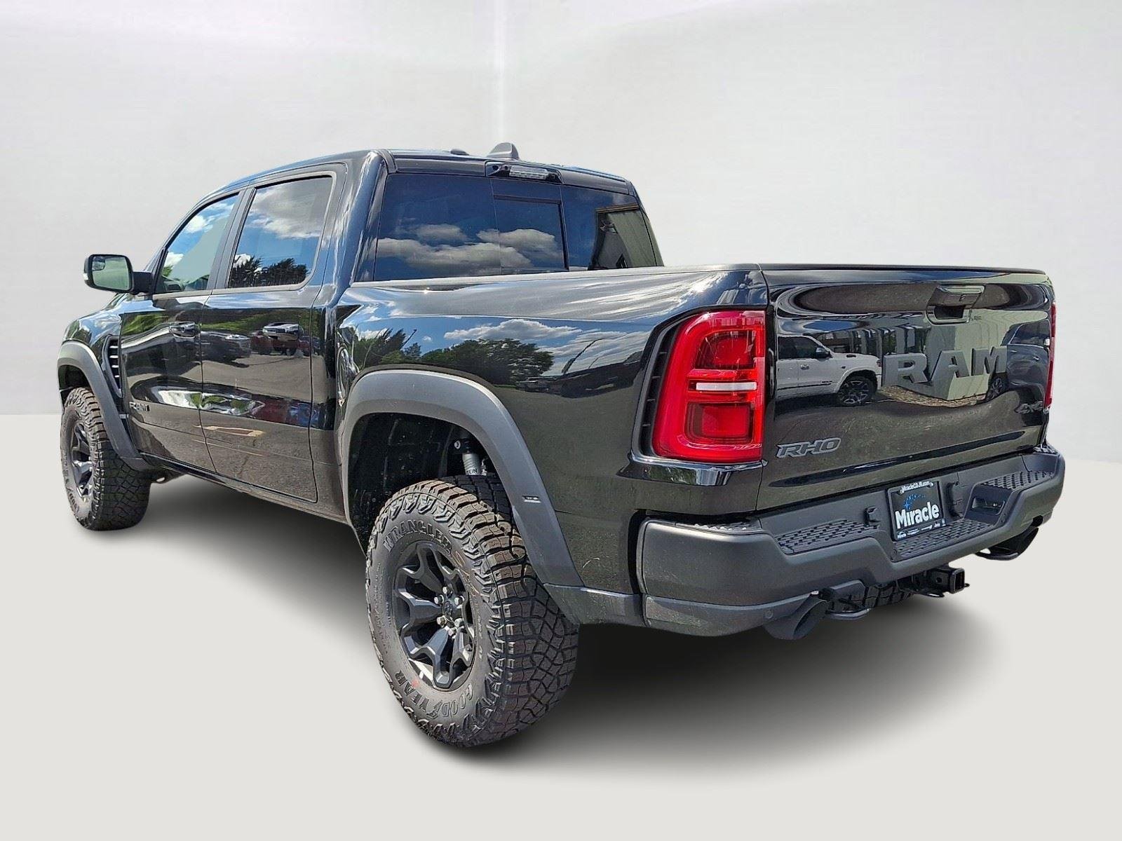 New 2026 Diamond Black Crystal Pearl-Coat Exterior Paint RAM RHO image 4