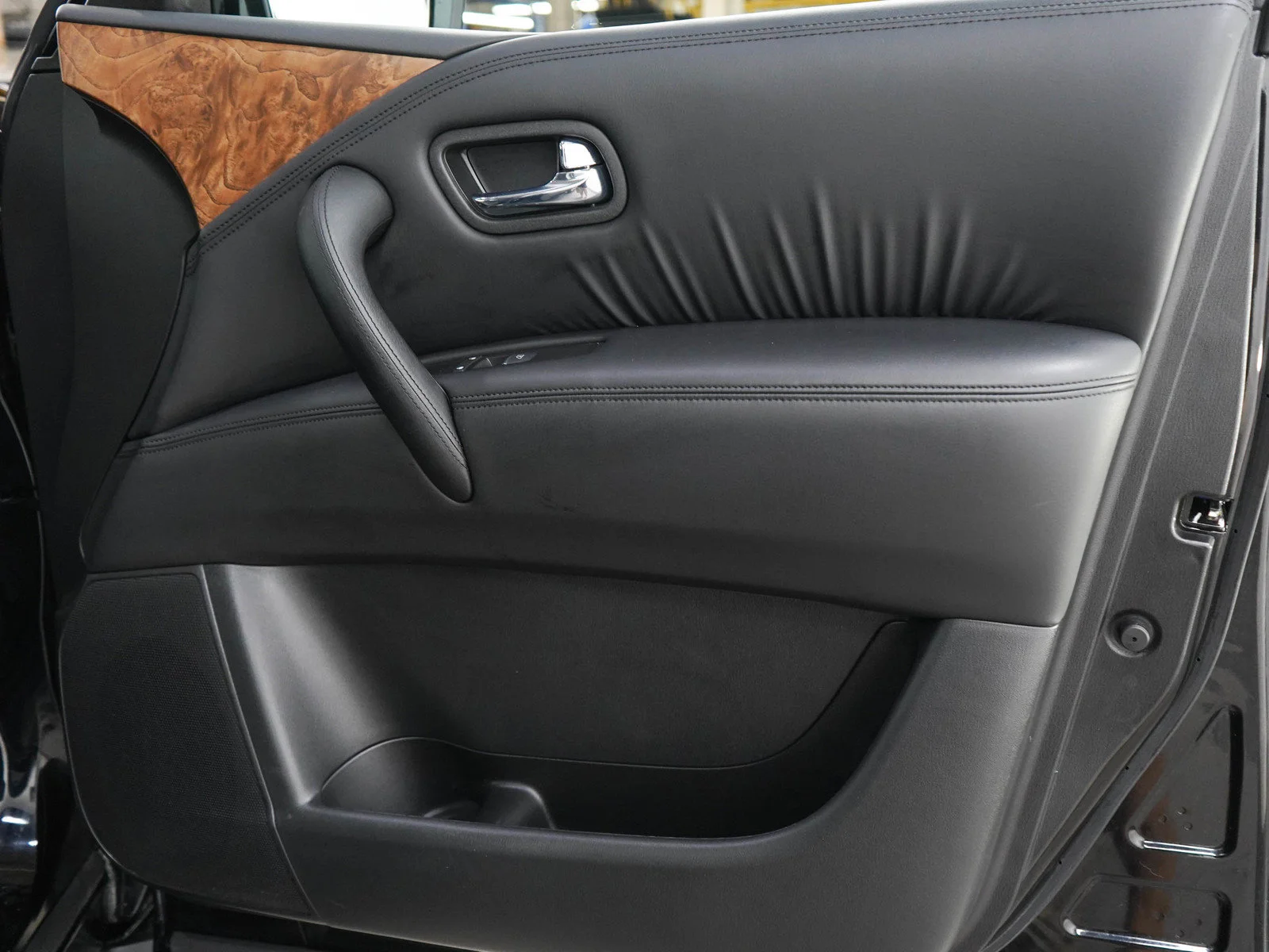 Used 2022  Nissan SL image 9