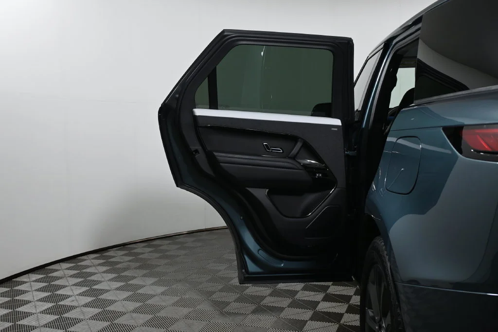 Used 2024 Green Land Rover Autobiography image 26