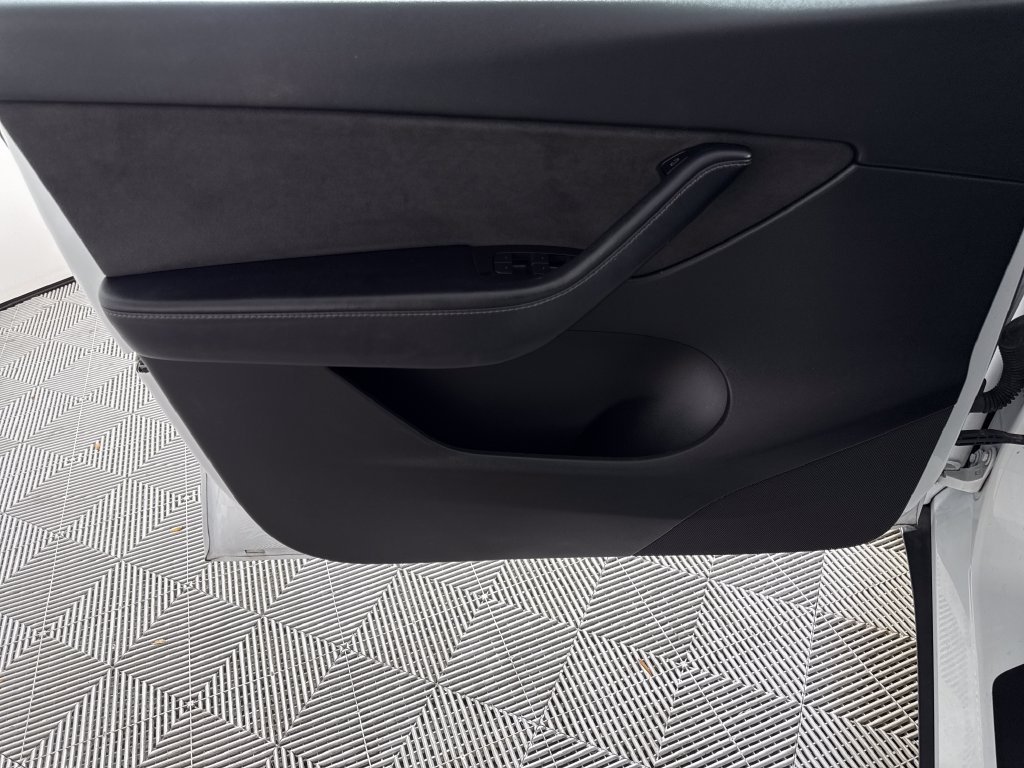2022 Tesla Model Y Long Range - Photo 9