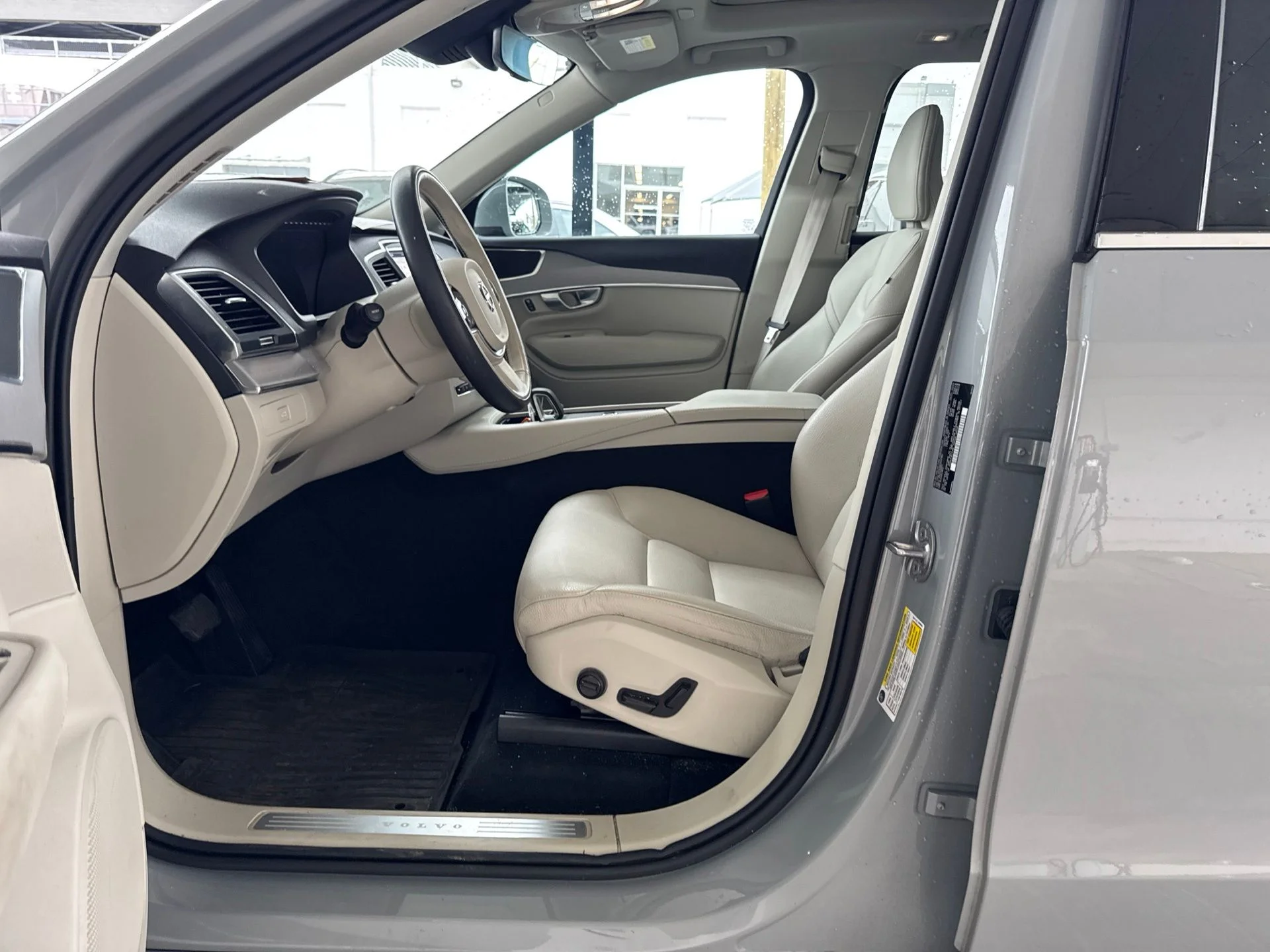 Certified Used 2024 Vapour Grey Volvo Core image 9