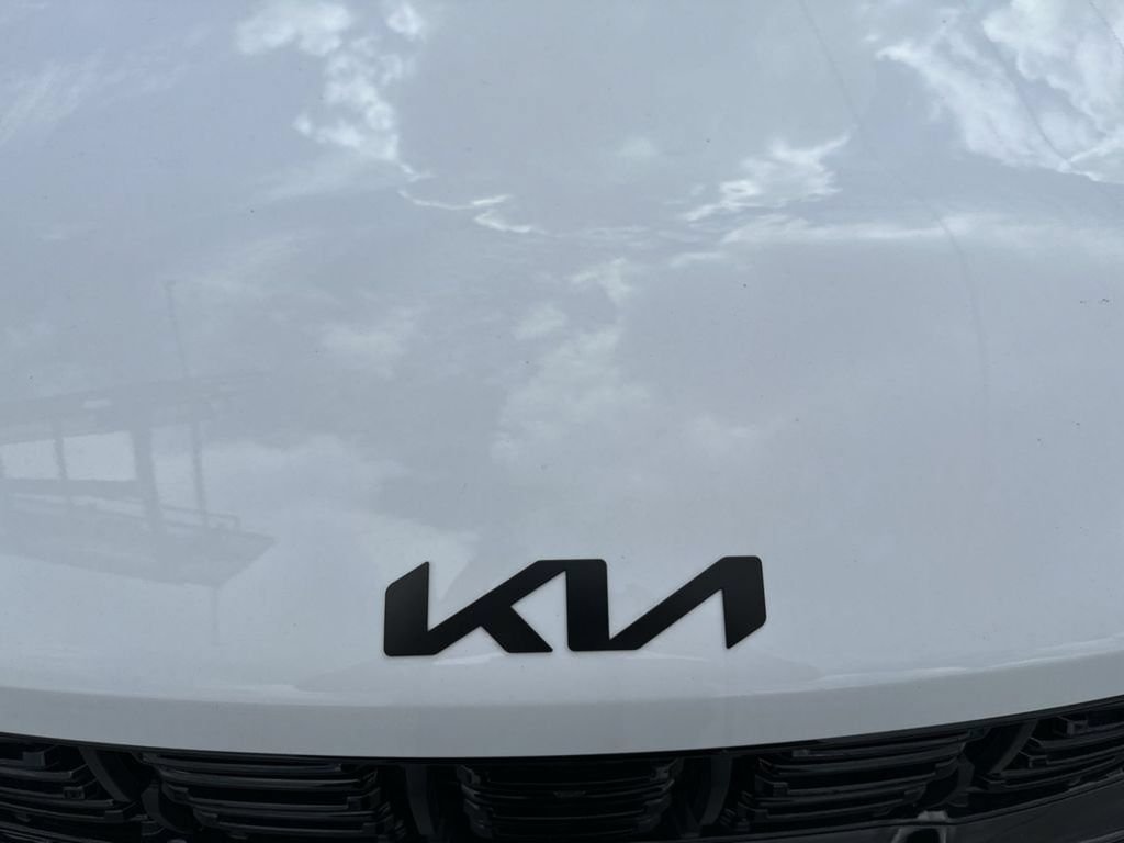 Used 2026 White Kia X-Line SX Prestige image 29
