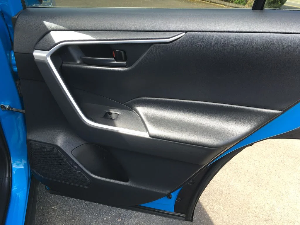 2019 Toyota RAV4 LE - Photo 28