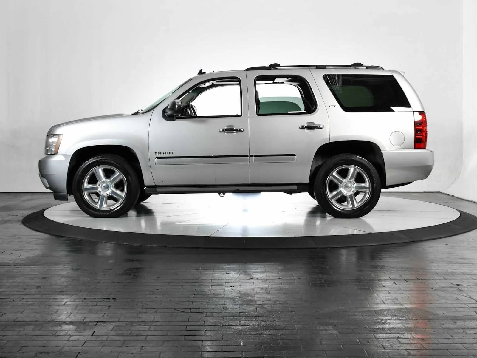 Used 2010 Sheer Silver Metallic Chevrolet LTZ image 2