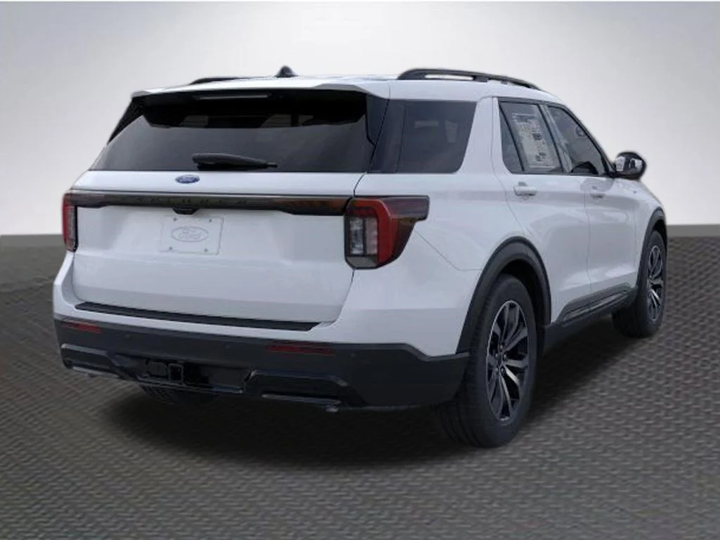 New 2026 Space White Metallic Ford ST-Line image 8