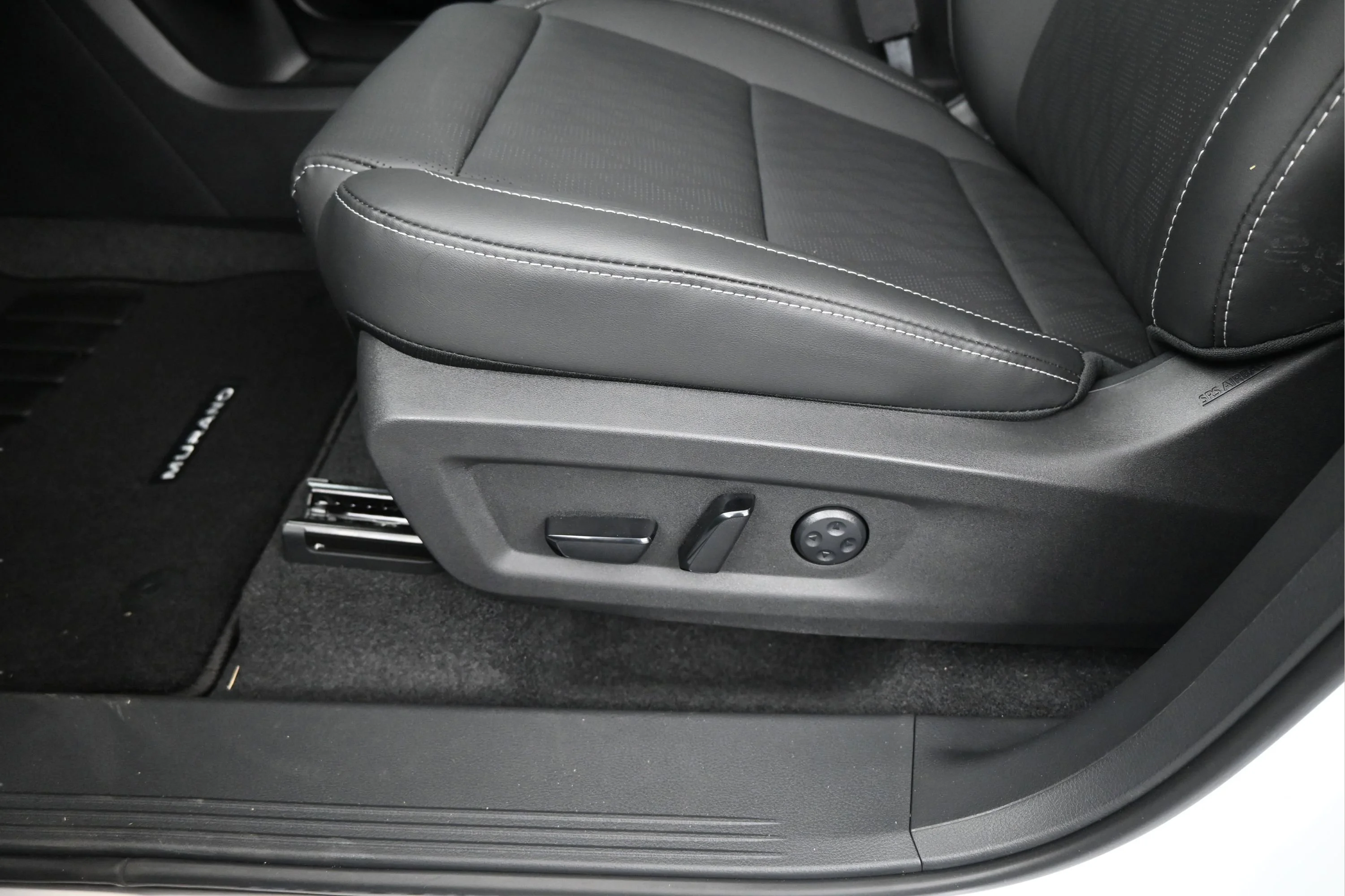 New 2026 Everest White Pearl TriCoat / Super Black Two-tone Nissan Platinum image 10