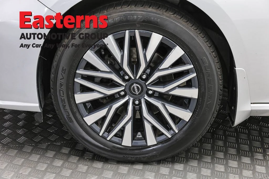 Used 2023 Silver Nissan 2.5 SV image 32
