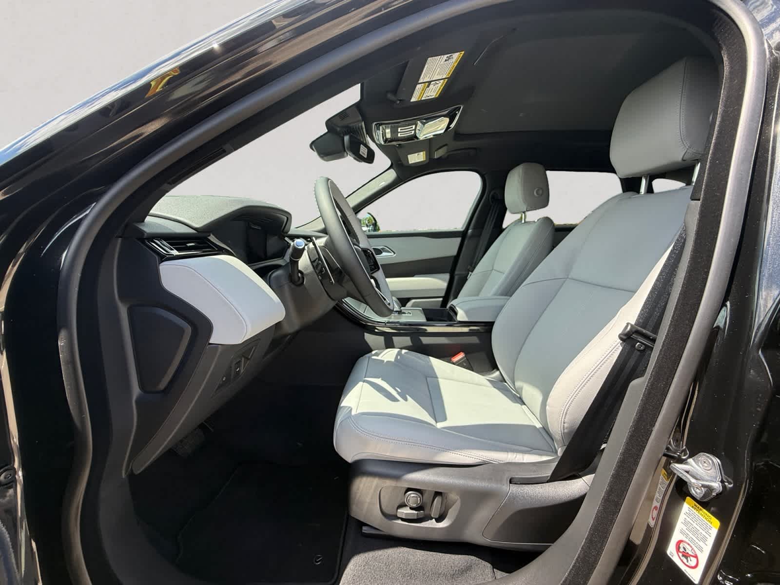 New 2026 Santorini Black Land Rover S image 9