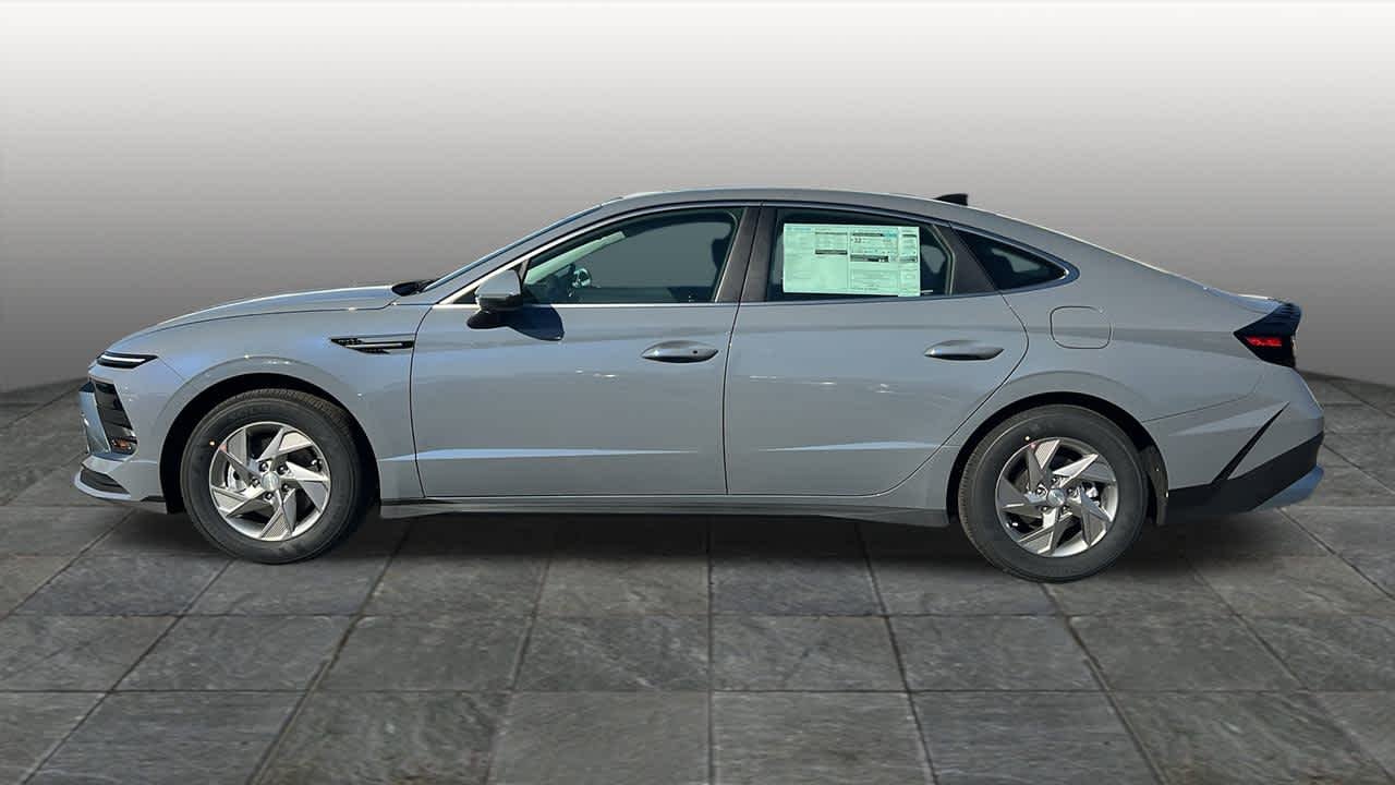 New 2026 Transmission Blue Hyundai SE image 8