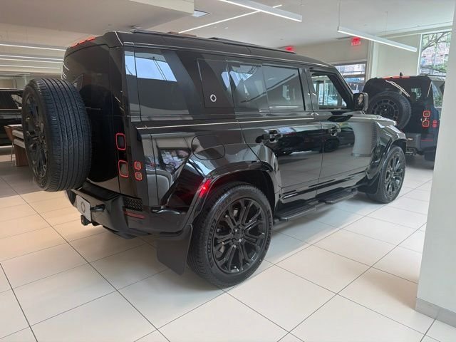 New 2026 Narvik Black Land Rover OCTA image 3