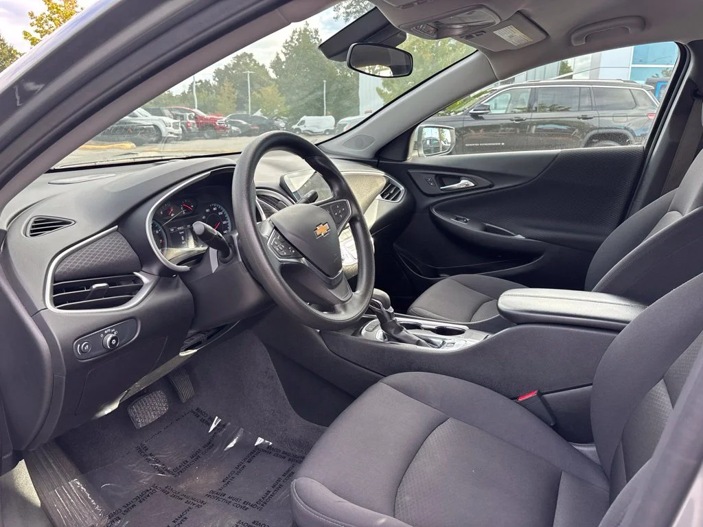 Used 2025 Gray Chevrolet LT image 5