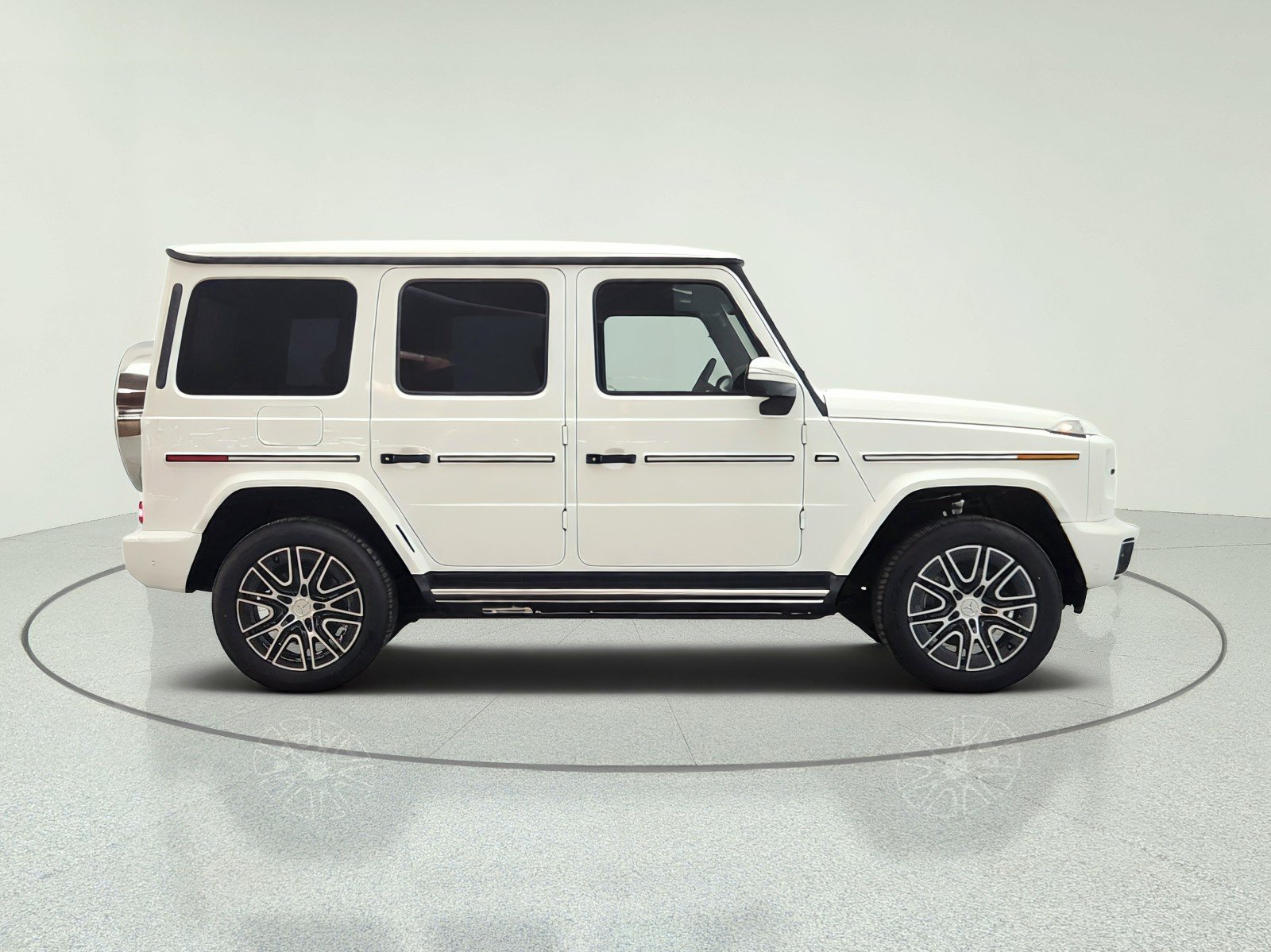 New 2027 POLAR WHITE Mercedes-Benz G 580e SUV image 4