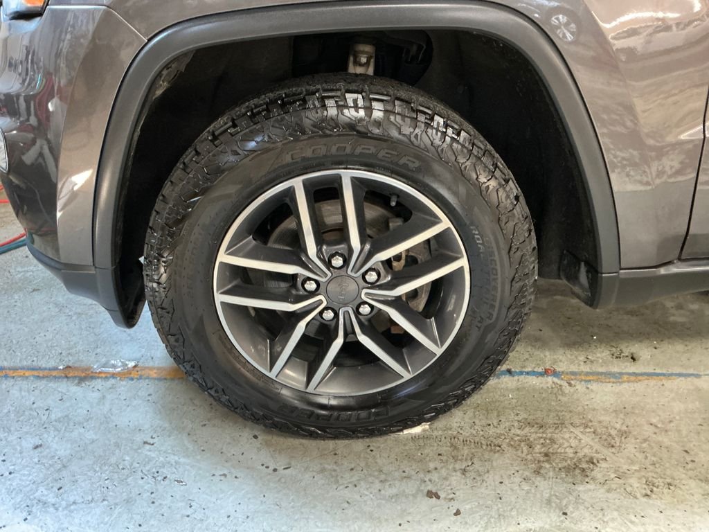 Used 2019 Gray Jeep Limited image 11