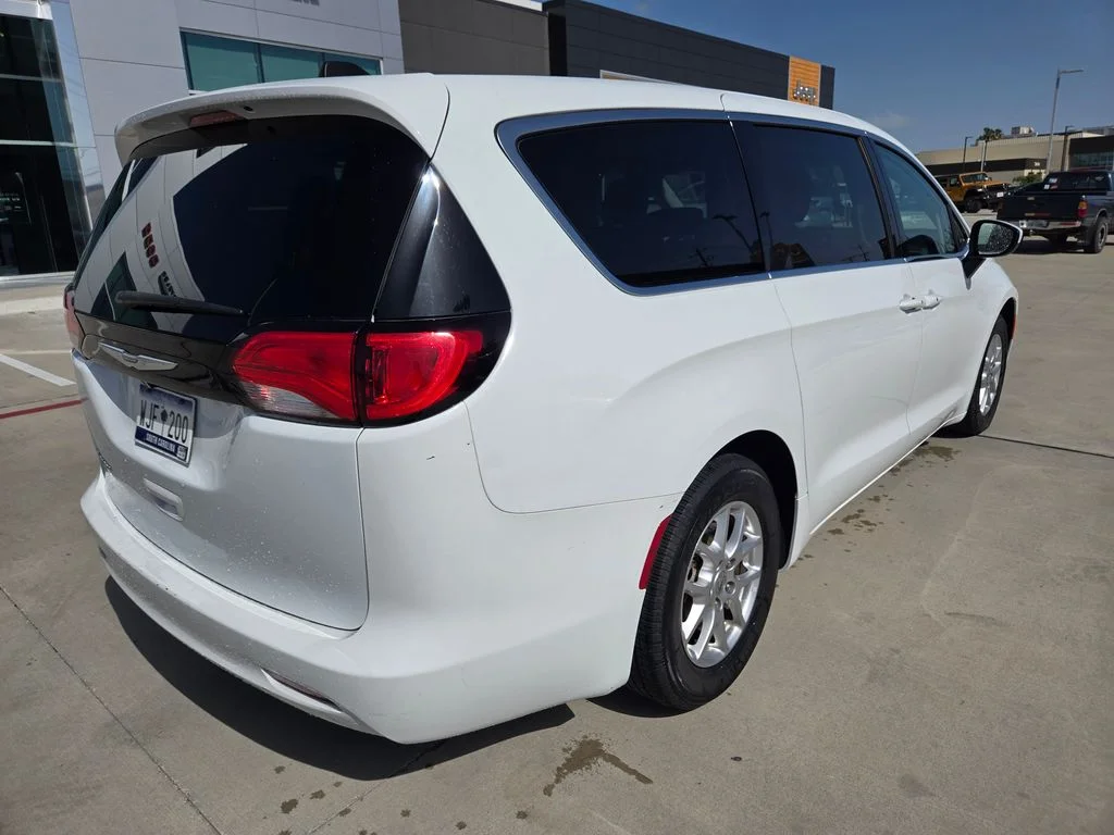 Used 2023 White Chrysler LX image 3