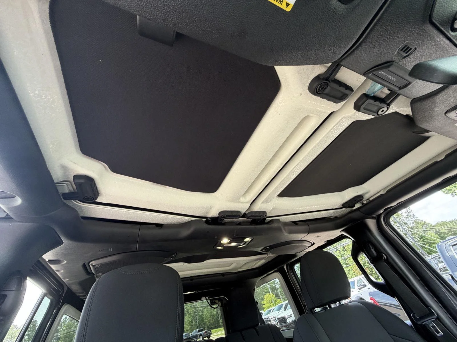 Used 2020 Granite Crystal Metallic Clearcoat Jeep Sport S image 22