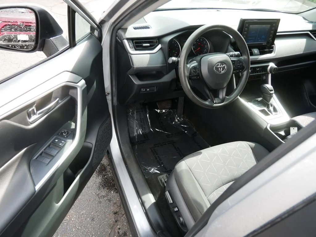 Used 2020 Silver Toyota XLE image 10