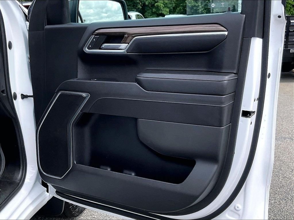 Used 2023 White Chevrolet LT image 12