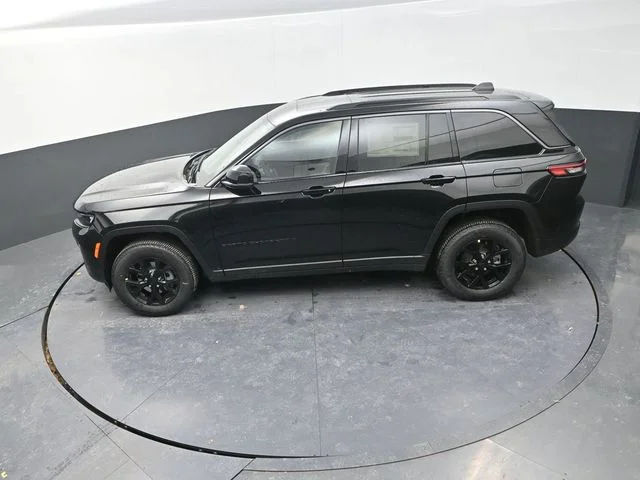 New 2026 Diamond Black Crystal Pearl-Coat Exterior Paint Jeep Altitude image 15