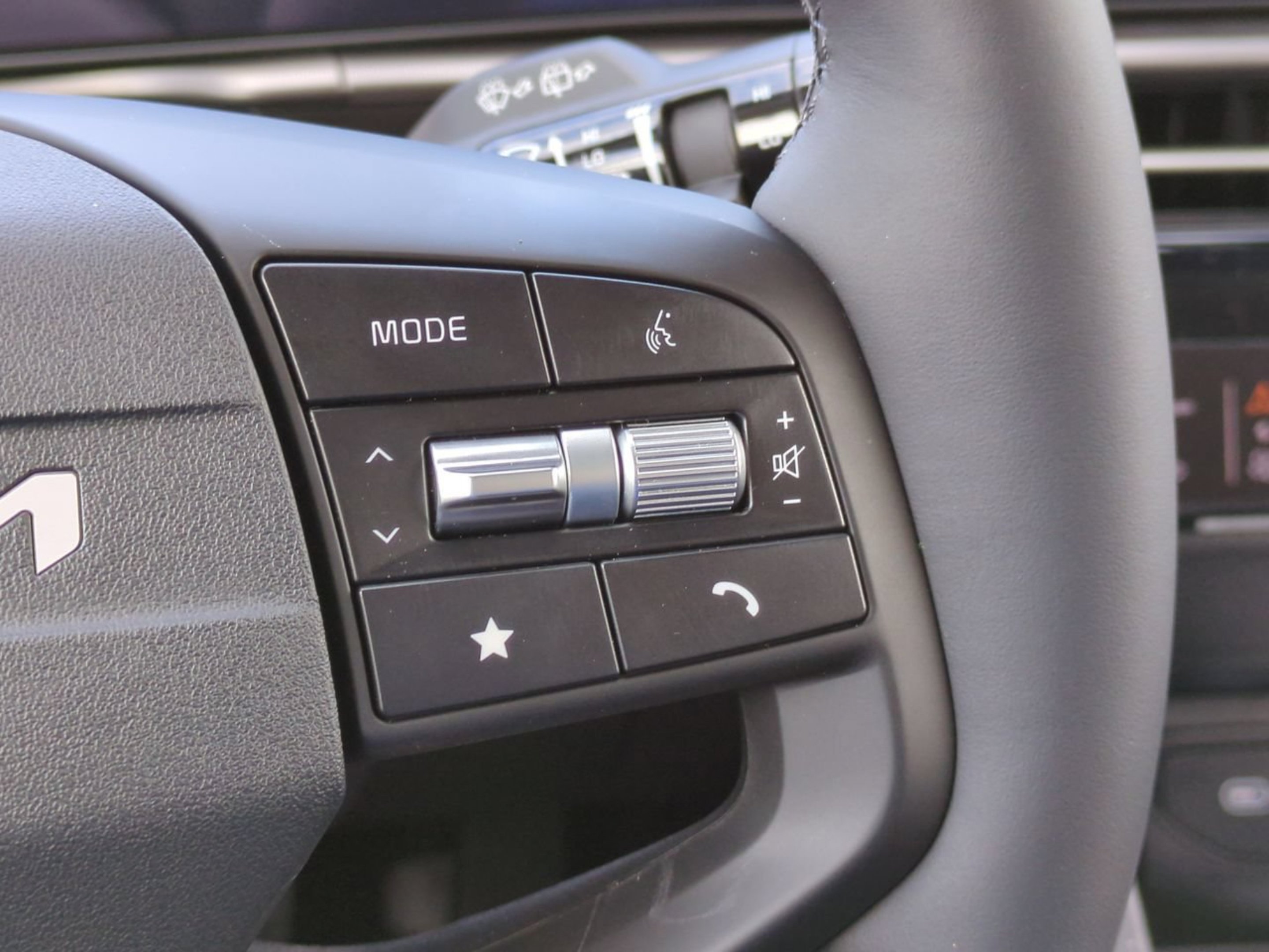New 2026 Glacial White Pearl Kia EX image 31