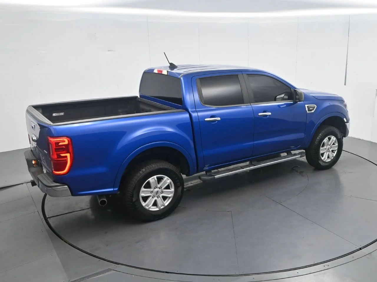 Used 2019 Lightning Blue Metallic Ford XLT image 40