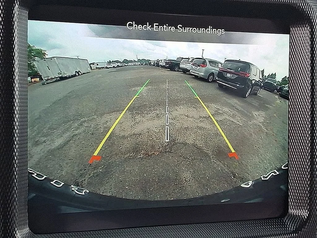 Used 2023 Gray Jeep 4x4 image 27