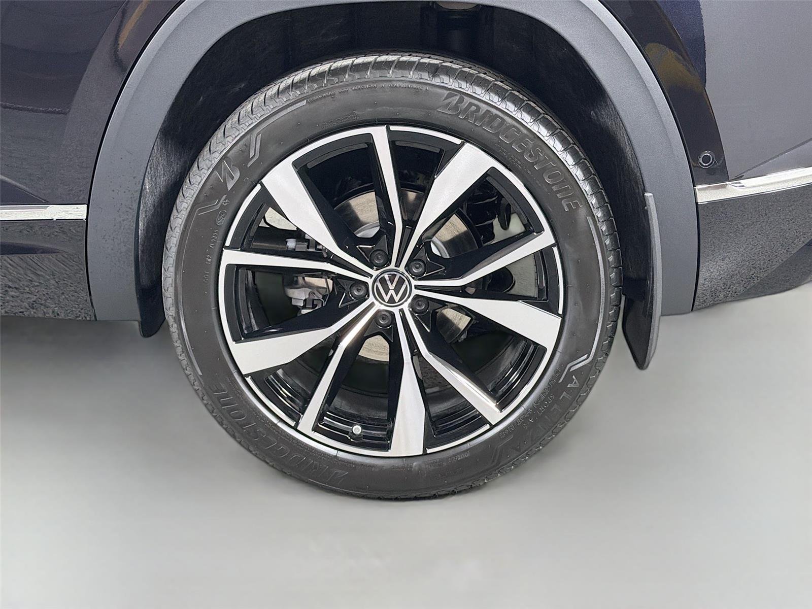 New 2026 Deep Black Pearl Volkswagen 2.0T SEL Premium R-Line image 30