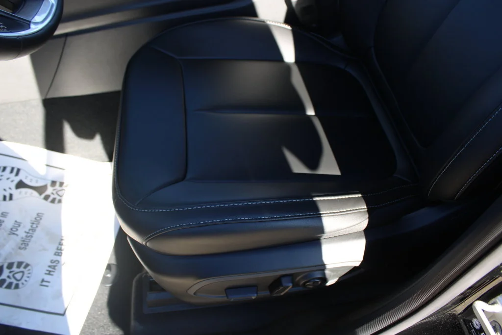 New 2027 High-Gloss Black Paint Jeep Limited image 16