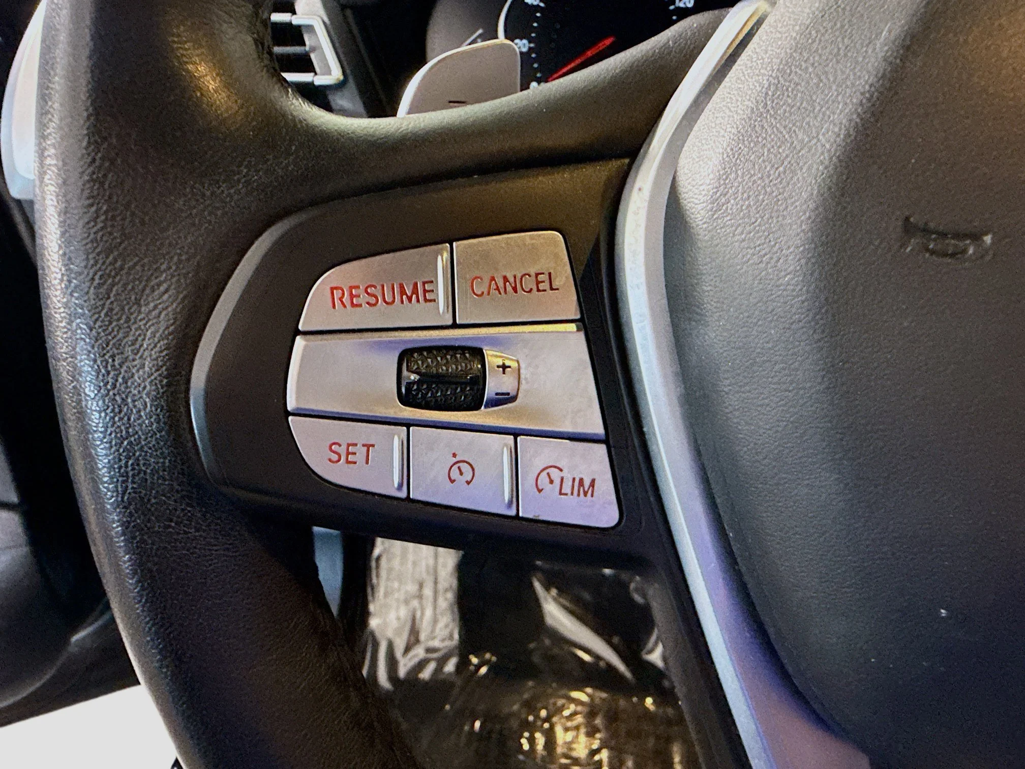 Used 2022 Black Sapphire Metallic BMW sDrive30i image 10