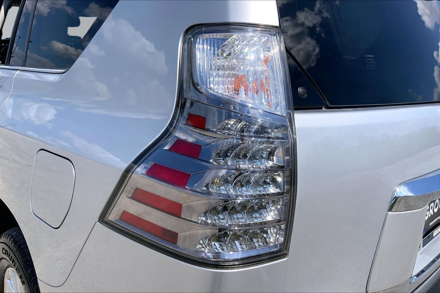 Used 2015 Silver Lining Metallic Lexus  image 28