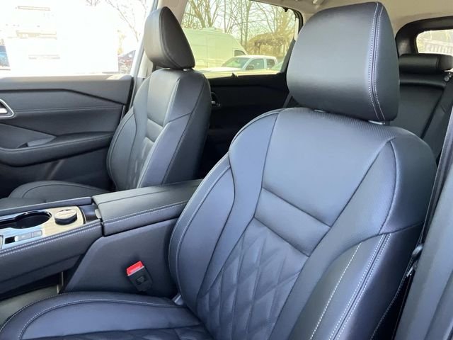 New 2026 Everest White Pearl TriCoat Nissan Platinum image 26