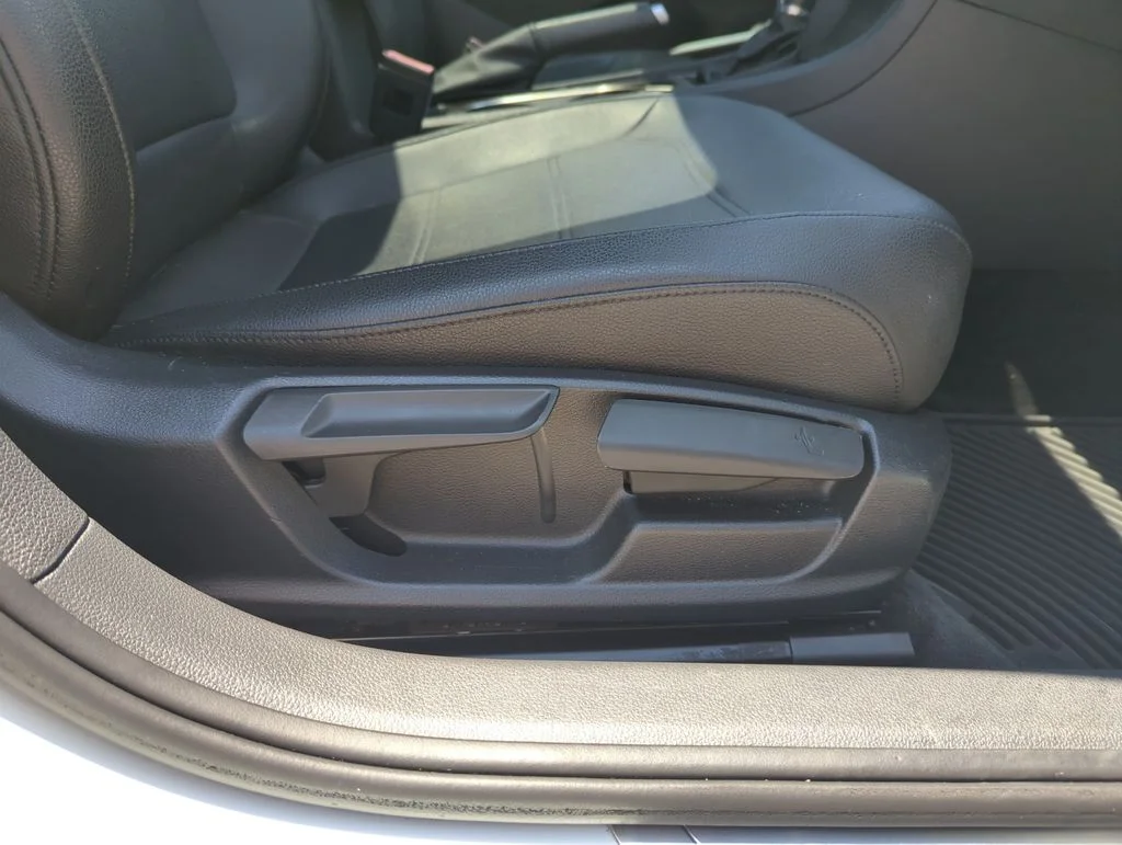 Used 2017 White Volkswagen 1.8T SE image 38